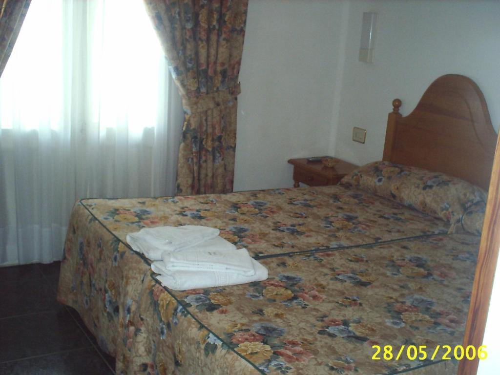 Gabarre Hotel Broto Room photo