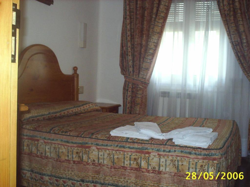 Gabarre Hotel Broto Room photo